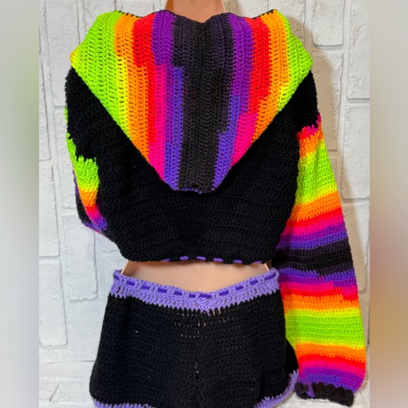Multi color Balloon sleeve crop hoodie - Picture 2 of 5